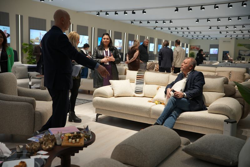 Sofa and seating group display