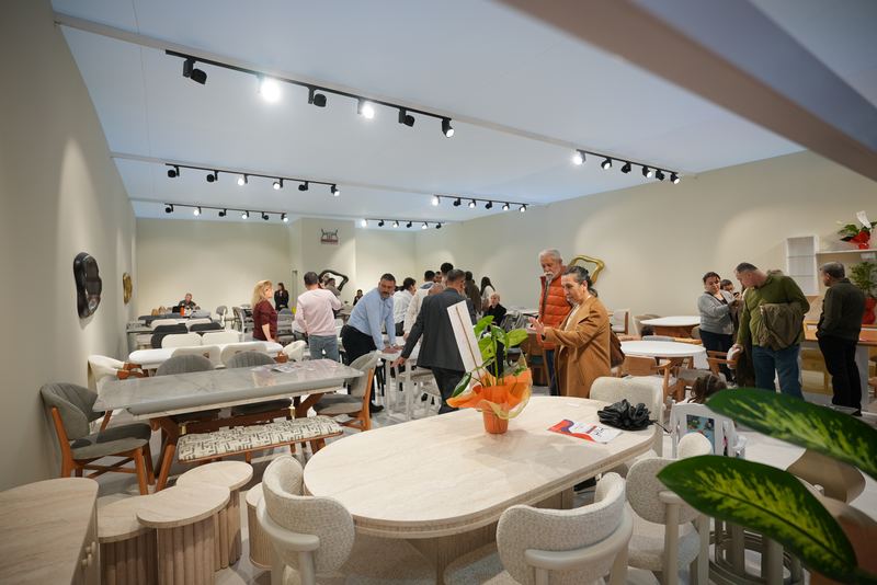 Dining room and table groups